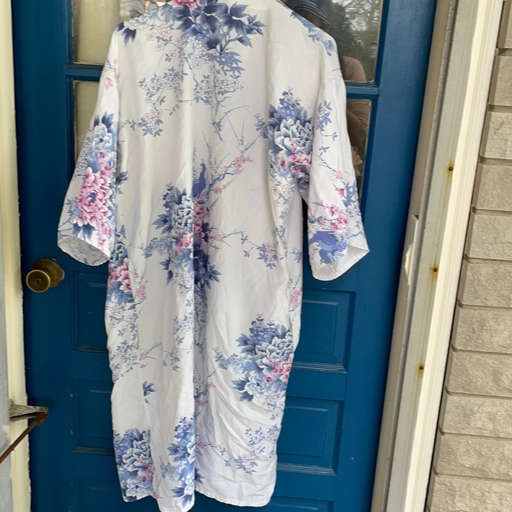 Beautiful vintage kimono style robe!